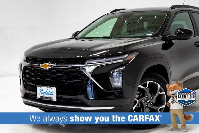 Used 2025 Chevrolet Trax LT w/ Driver Confidence Package FWD image 2