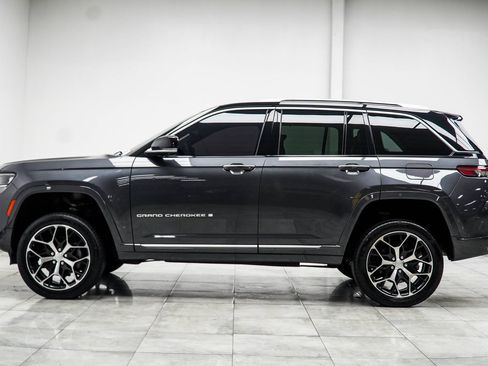 Used 2022 Jeep Grand Cherokee Summit AWD/4WD image 10