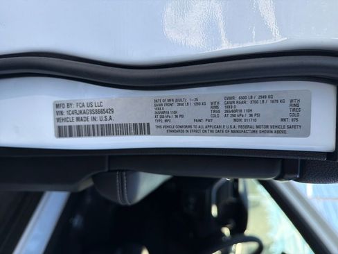 Certified 2025 Jeep Grand Cherokee L Laredo image 26