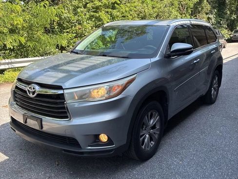 Used 2015 Toyota Highlander XLE AWD/4WD image 1