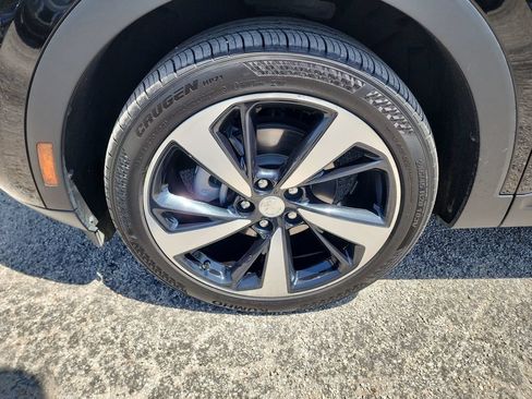 Used 2021 Buick Envision Essence w/ Technology Package I FWD image 9