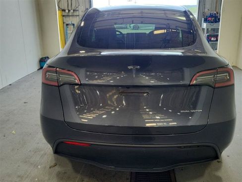 Used 2023 Tesla Model Y AWD image 3