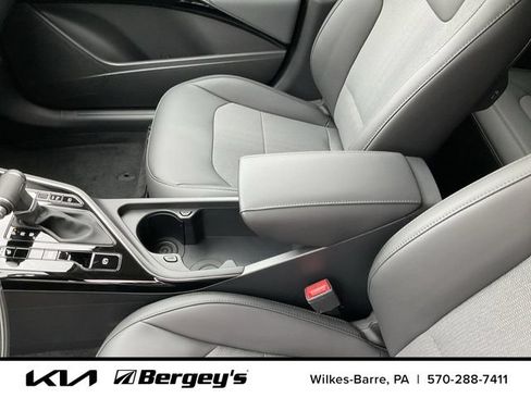 Certified 2023 Kia Niro EX FWD image 14
