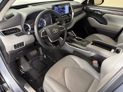 Used 2022 Toyota Highlander Platinum AWD/4WD image 17