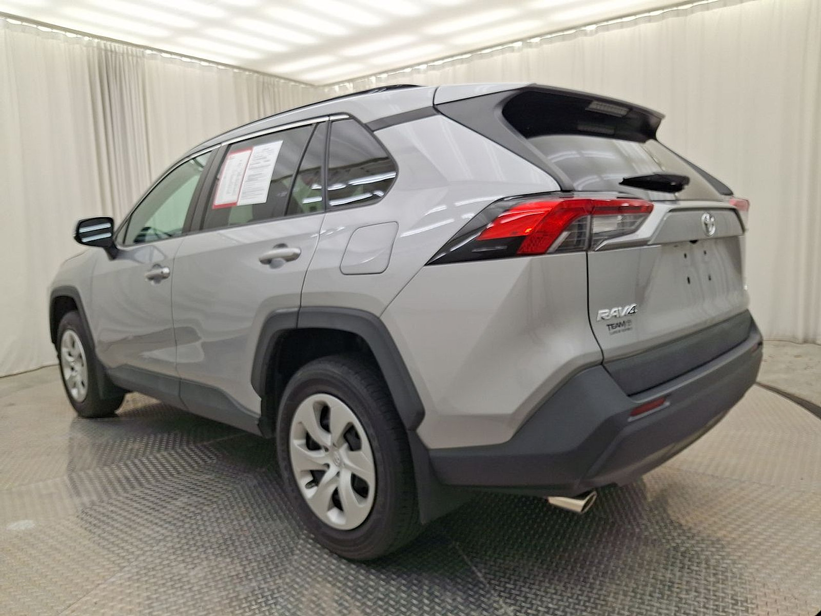 Used 2021 Toyota RAV4 LE AWD/4WD image 24