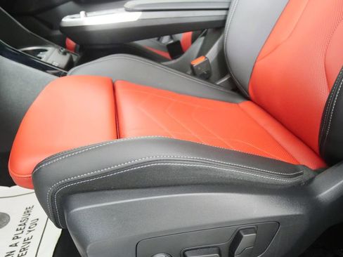 Certified 2025 BMW X2 xDrive28i image 9