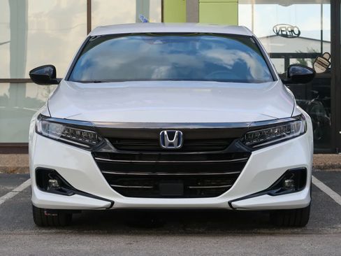 Used 2022 Honda Accord Sport image 2