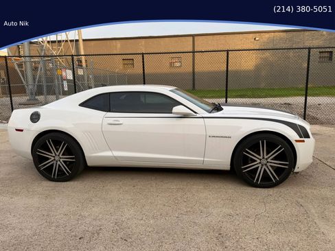 Used 2010 Chevrolet Camaro LT image 2