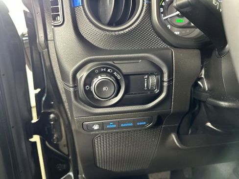 Used 2024 Jeep Wrangler Unlimited Rubicon 4xe image 19