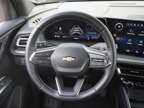 Used 2025 Chevrolet Traverse LT AWD/4WD image 46