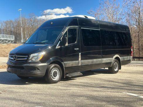 Used 2016 Mercedes-Benz Sprinter 3500 image 4