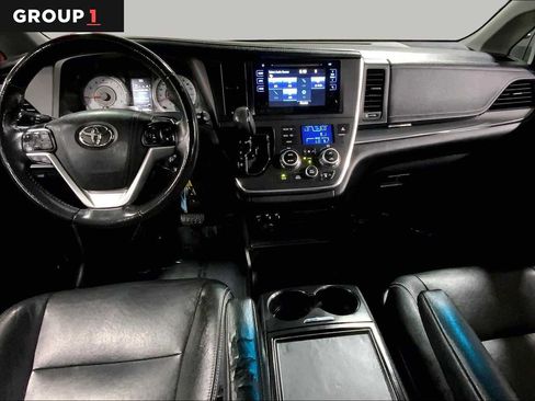 Used 2017 Toyota Sienna SE FWD image 16