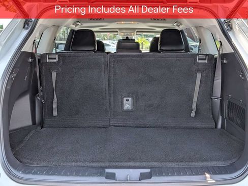Used 2023 Toyota Highlander XLE AWD/4WD image 14