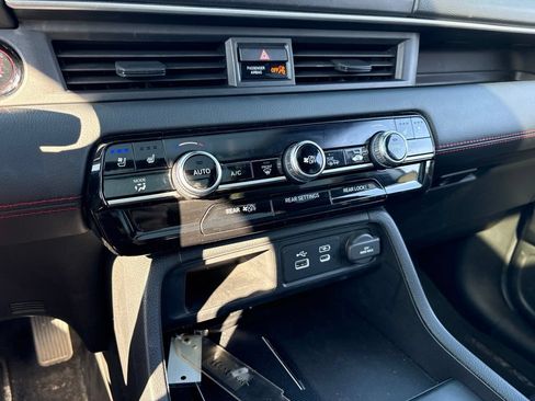 Used 2025 Honda Pilot Black Edition image 25