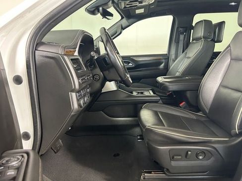 Used 2023 Chevrolet Suburban Premier w/ Advanced Technology Package AWD/4WD image 12