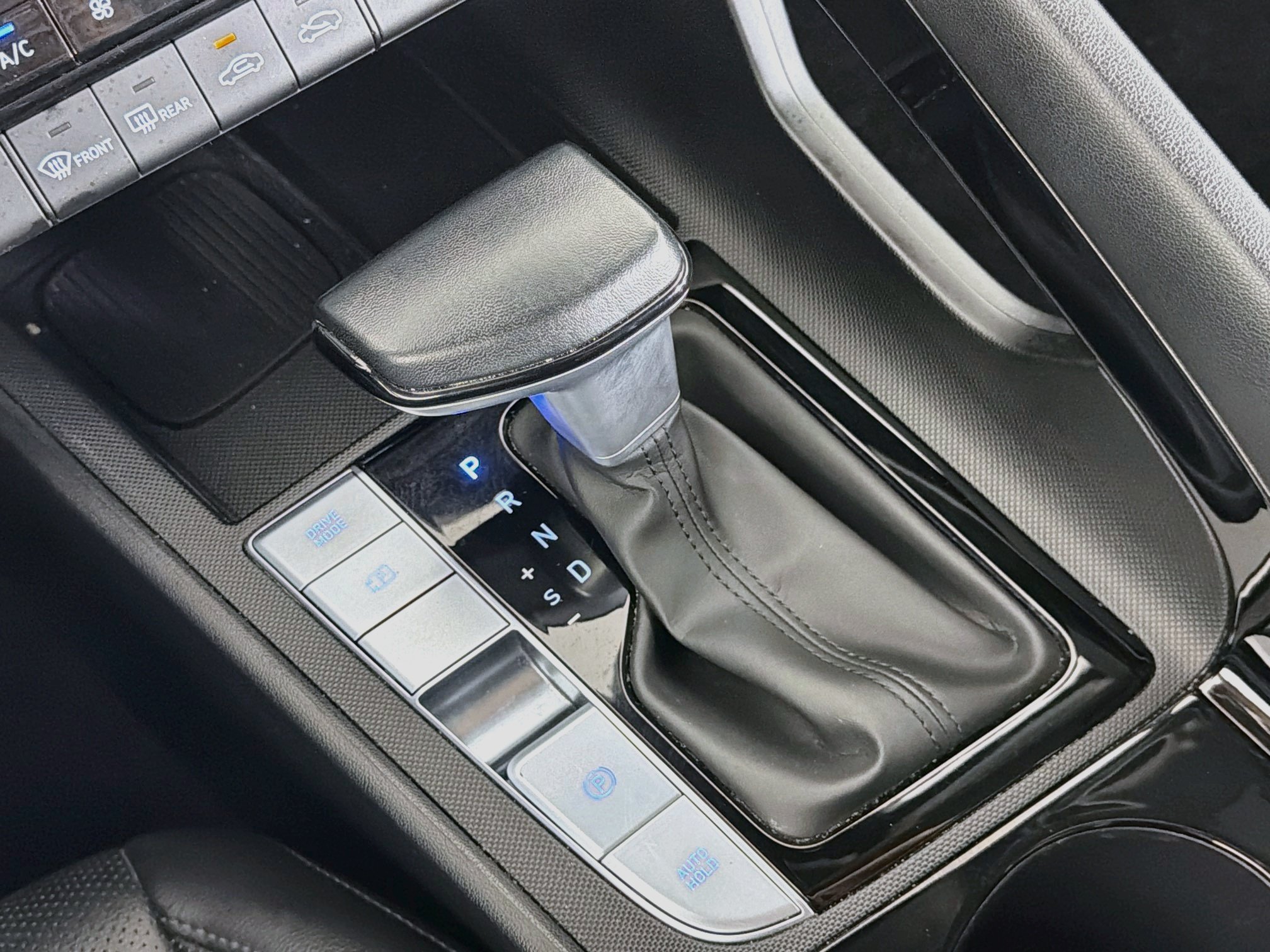 Used 2025 Hyundai Elantra Limited FWD image 25