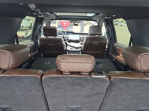 Used 2025 Ford Expedition King Ranch AWD/4WD image 11