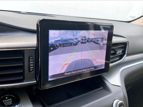 Used 2020 Ford Explorer XLT w/ Equipment Group 202A AWD/4WD image 26