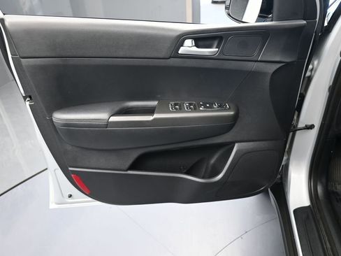 Used 2020 Kia Sportage LX w/ LX Popular Package image 12