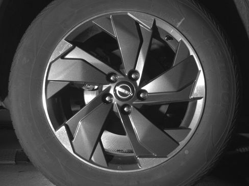 Used 2025 Nissan Rogue SV AWD/4WD image 15