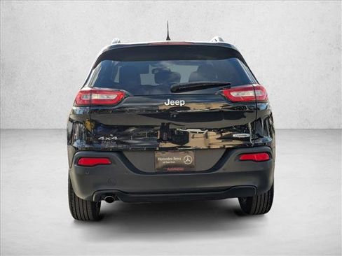 Used 2018 Jeep Cherokee Latitude Plus w/ Cold Weather Group image 5