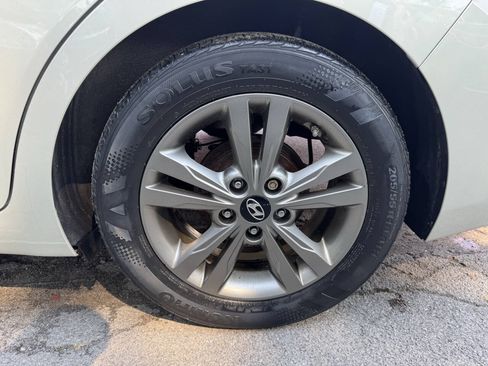 Used 2017 Hyundai Elantra SE FWD image 10
