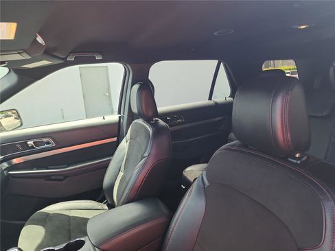 Certified 2018 Ford Explorer XLT w/ Equipment Group 202A image 13