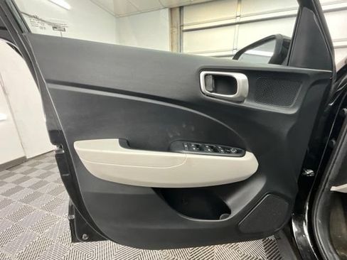 Used 2021 Hyundai Venue SEL w/ Premium Package FWD image 13