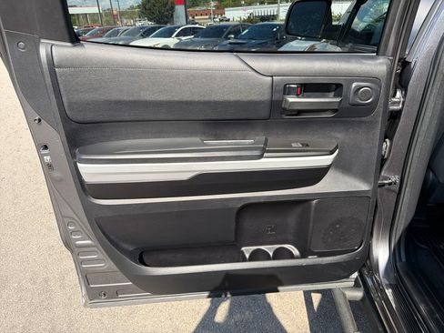 Used 2019 Toyota Tundra SR5 w/ TRD Off Road Package AWD/4WD image 33
