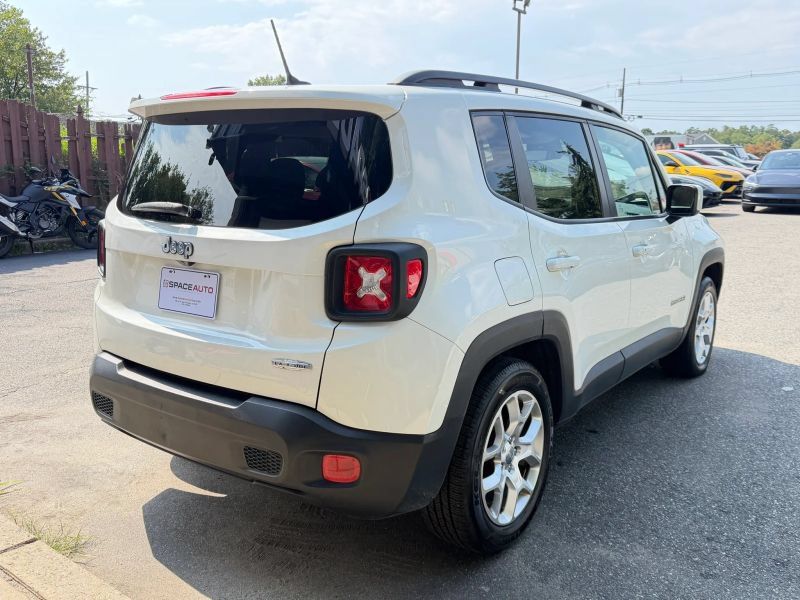 Used 2017 Jeep Renegade Latitude FWD image 6
