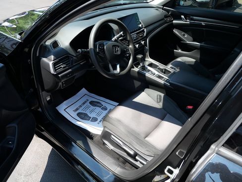 Used 2018 Honda Accord LX image 9