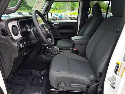 New 2025 Jeep Gladiator Sport image 4