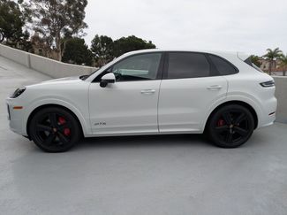 New 2025 Porsche Cayenne GTS video 2