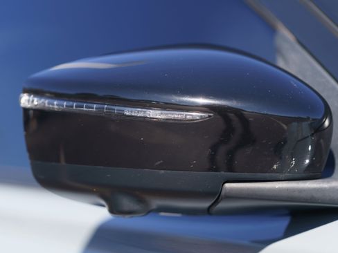 Used 2023 Nissan Kicks SR image 37