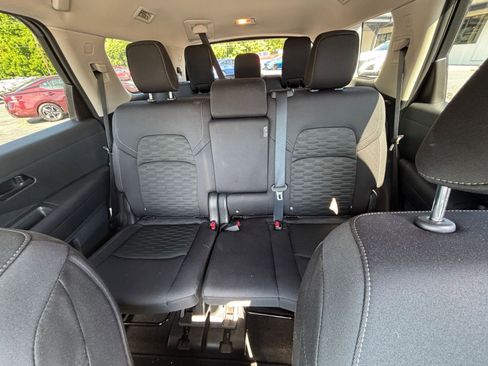 Used 2025 Nissan Pathfinder SV FWD image 35