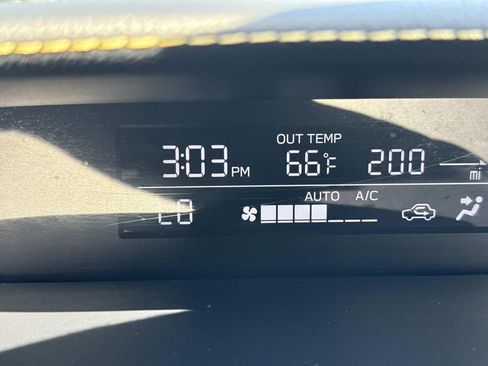 Used 2022 Subaru Crosstrek 2.5i Sport w/ Moonroof Package image 30