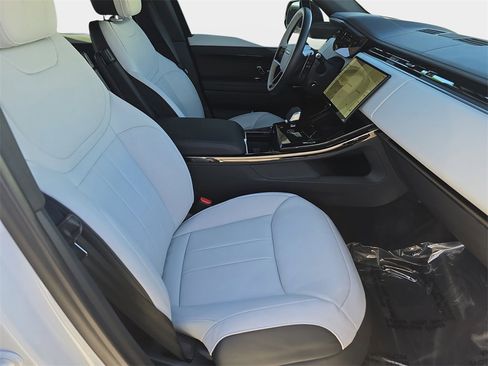 Certified 2025 Land Rover Range Rover Sport Dynamic SE image 10