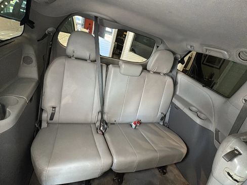 Used 2014 Toyota Sienna XLE w/ XLE Premium Package FWD image 29