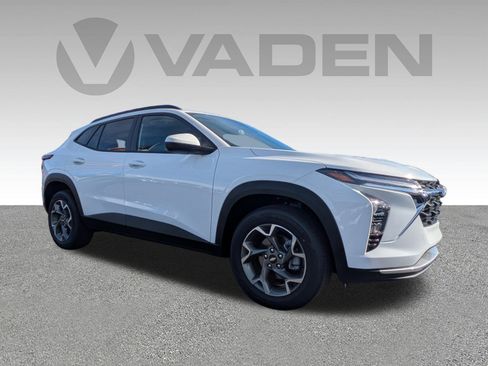 New 2026 Chevrolet Trax LT w/ Driver Confidence Package FWD image 3