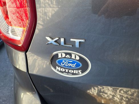 Used 2017 Ford Explorer XLT w/ Equipment Group 202A FWD image 7