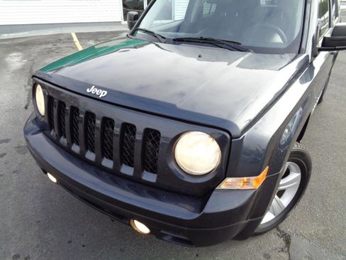 Used 2014 Jeep Patriot Sport w/ Tire & Wheel Group image 11
