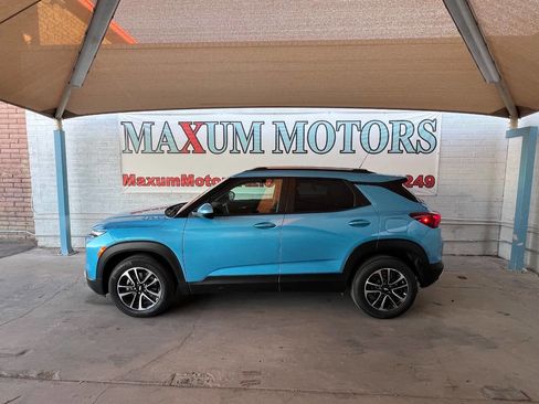 Used 2025 Chevrolet TrailBlazer LT image 3