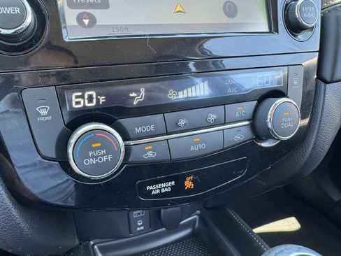 Used 2017 Nissan Rogue SL FWD image 30