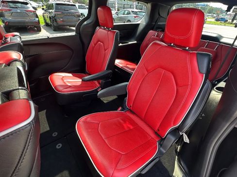 Used 2020 Chrysler Pacifica Limited w/ Quick Order Package 27H Red S FWD image 24