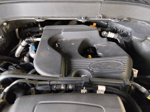 Used 2020 Ford Explorer XLT w/ Equipment Group 202A RWD image 30
