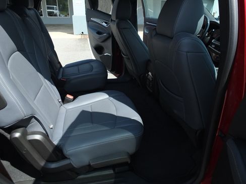 Used 2024 Buick Enclave Premium image 13