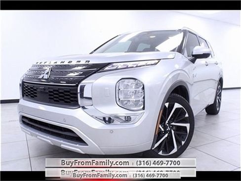 Used 2023 Mitsubishi Outlander SEL image 1