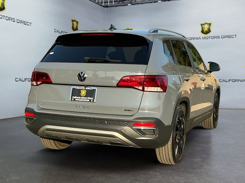 Used 2022 Volkswagen Taos SE w/ Panoramic Sunroof Package image 5