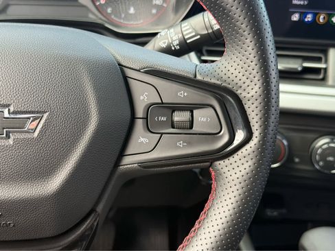 Used 2024 Chevrolet Trax RS w/ Driver Confidence Package FWD image 21