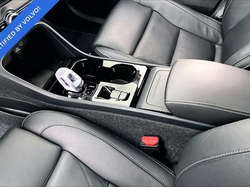 Certified 2025 Volvo XC40 B5 Plus AWD/4WD image 18
